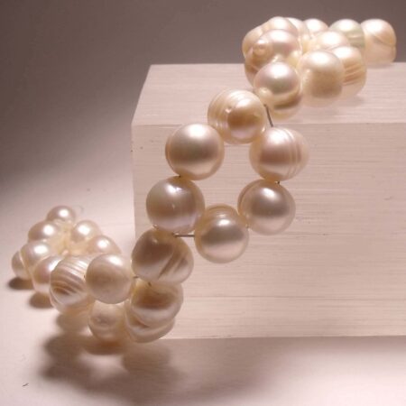 Hair clip with freshwater pearls