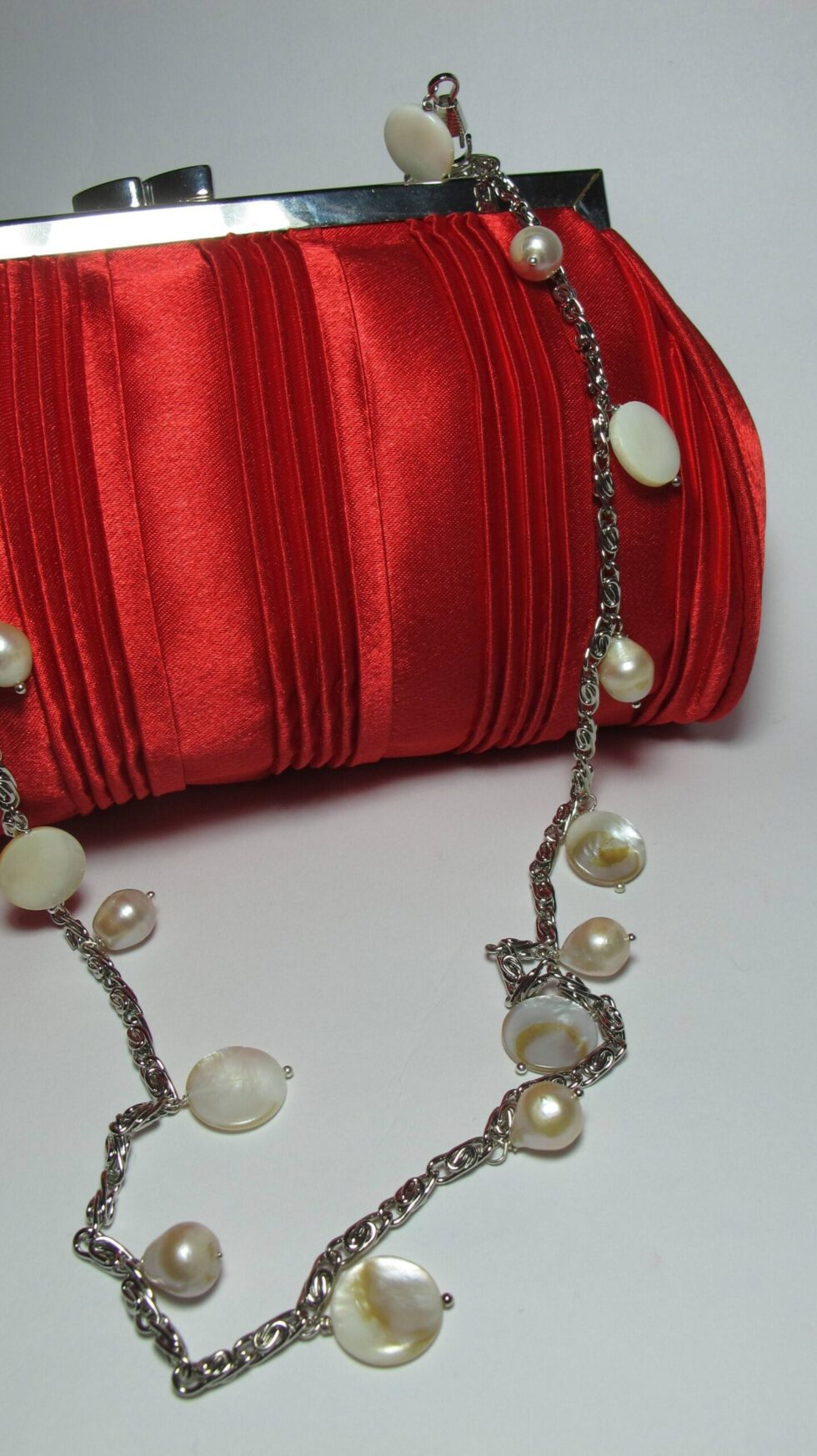 Satin clutch with mother of pearl and white pearls