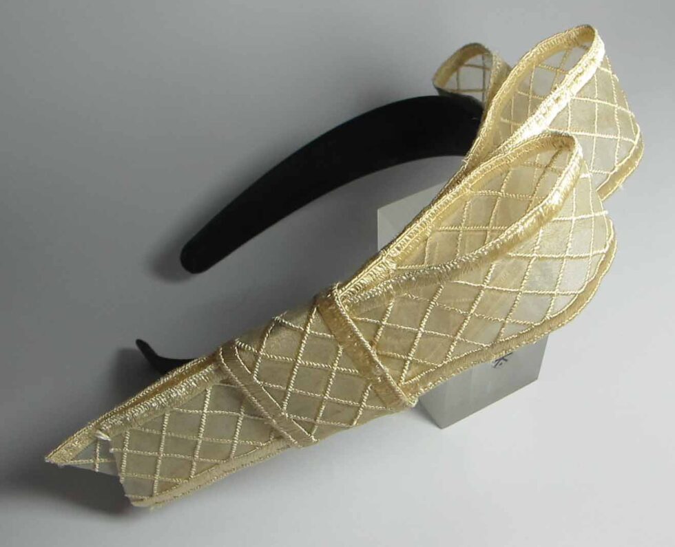 Headband in brown satin with ivory bow