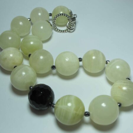 Necklace with agate, hematite and onyx