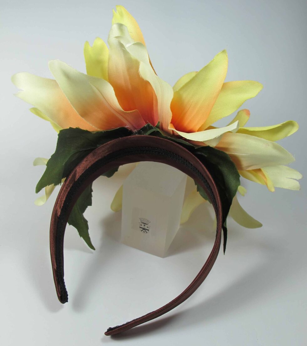 Satin headband in brown satin with silk flower and pearl