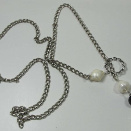 Up and down necklace with pearls and onyx