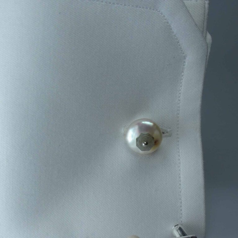 Cufflinks with pearls and labradorite