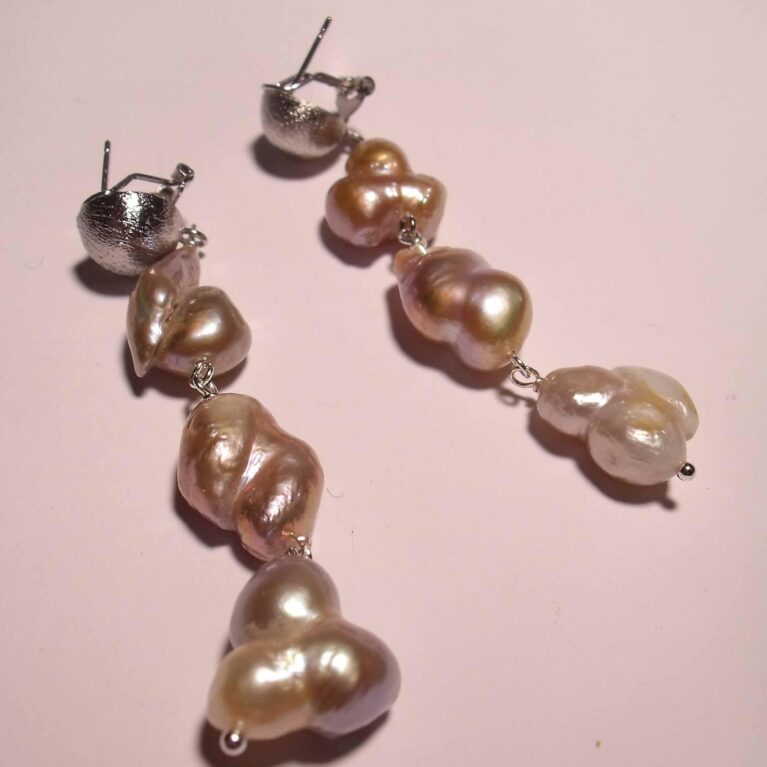 Earrings with baroque freshwater pearls. Support steel snap nickel free