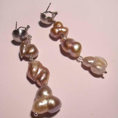 Earrings with baroque freshwater pearls. Support steel snap nickel free