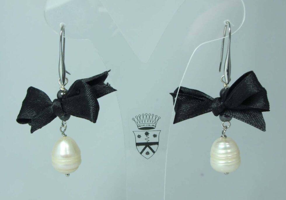 Earrings with pearls, hematite and ribbon