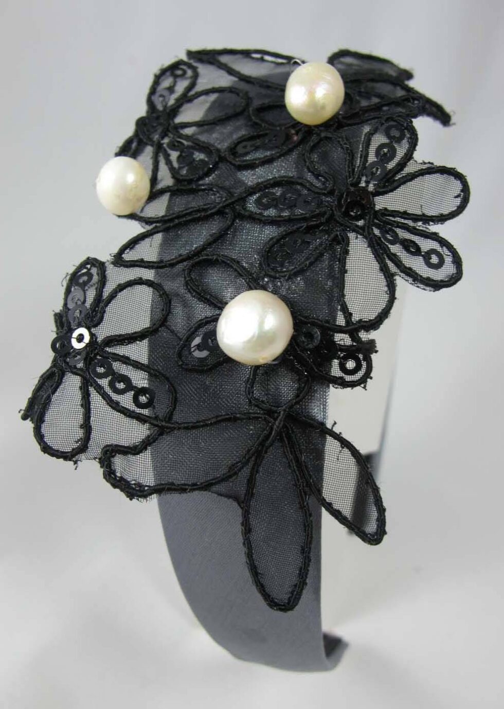 Headband with embroidery and pearls