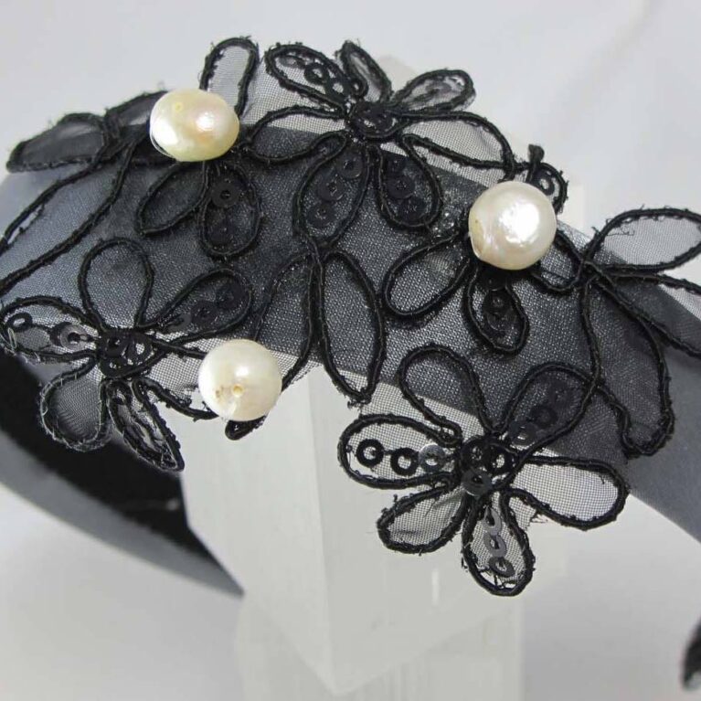Headband with embroidery and pearls