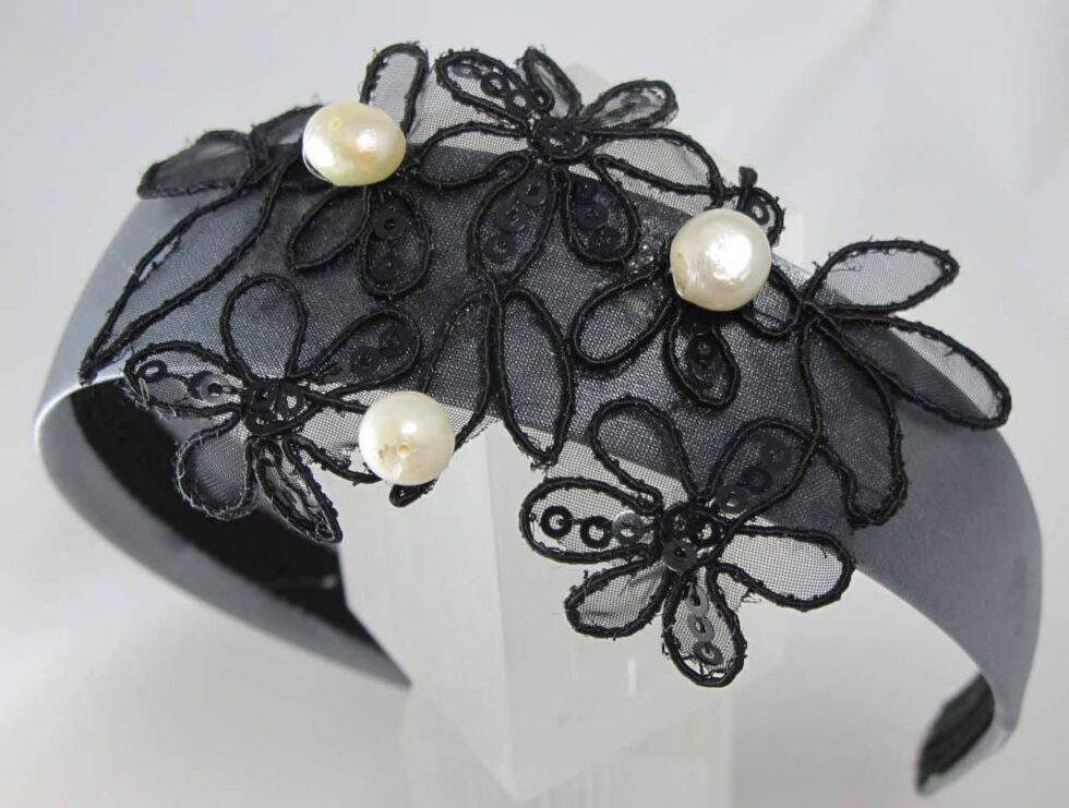 Headband with embroidery and pearls
