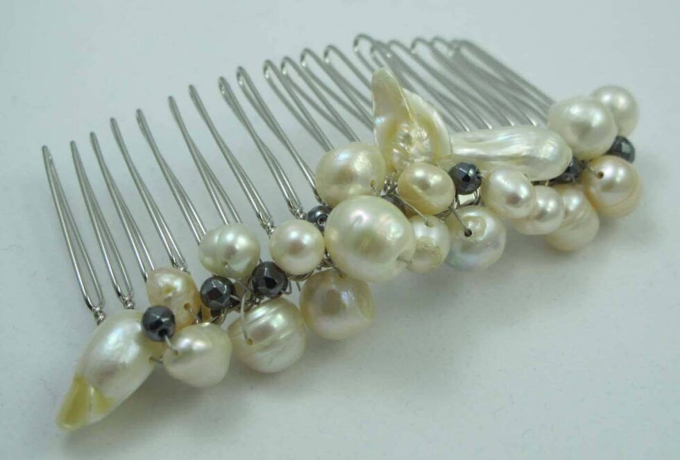 Hair clip with pearls and hematite