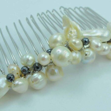 Hair clip with pearls and hematite