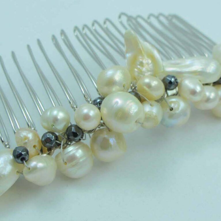 Hair clip with pearls and hematite