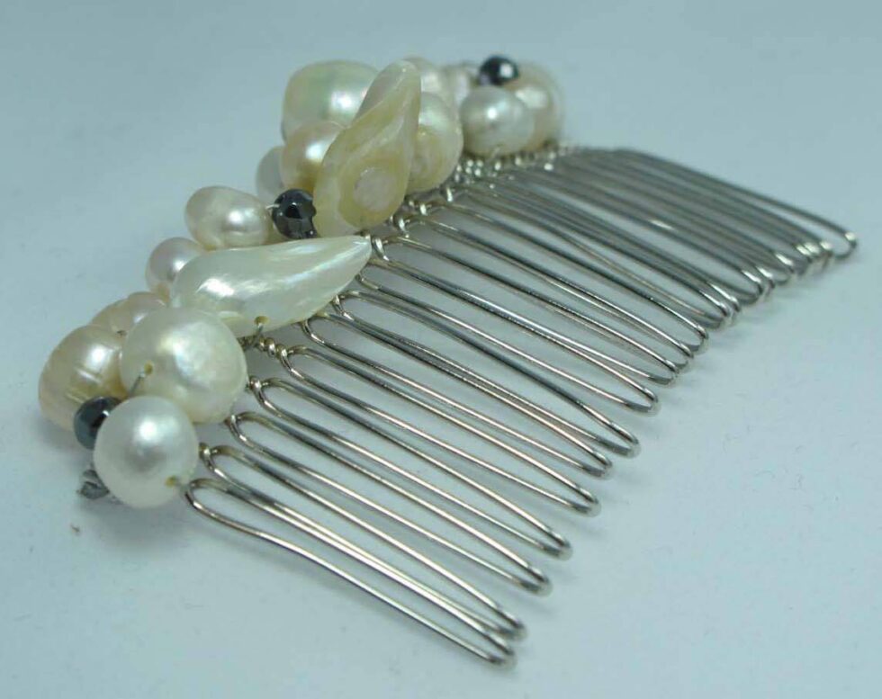 Hair clip with pearls and hematite