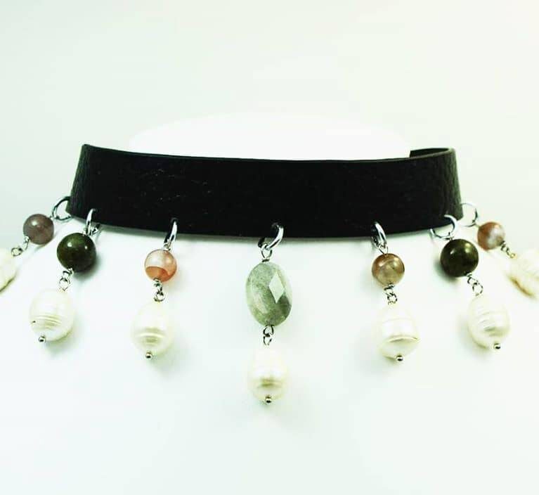 Leather choker with pearls, labradorite and agate
