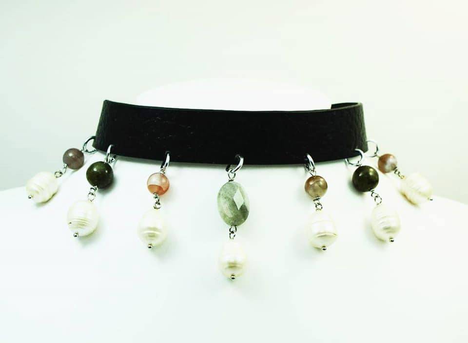Leather choker with pearls, labradorite and agate