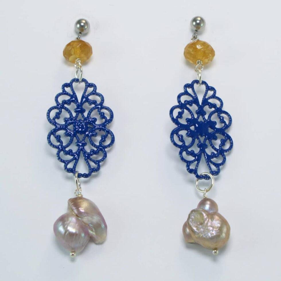 Earrings with filigree, citrine quartz and pearls