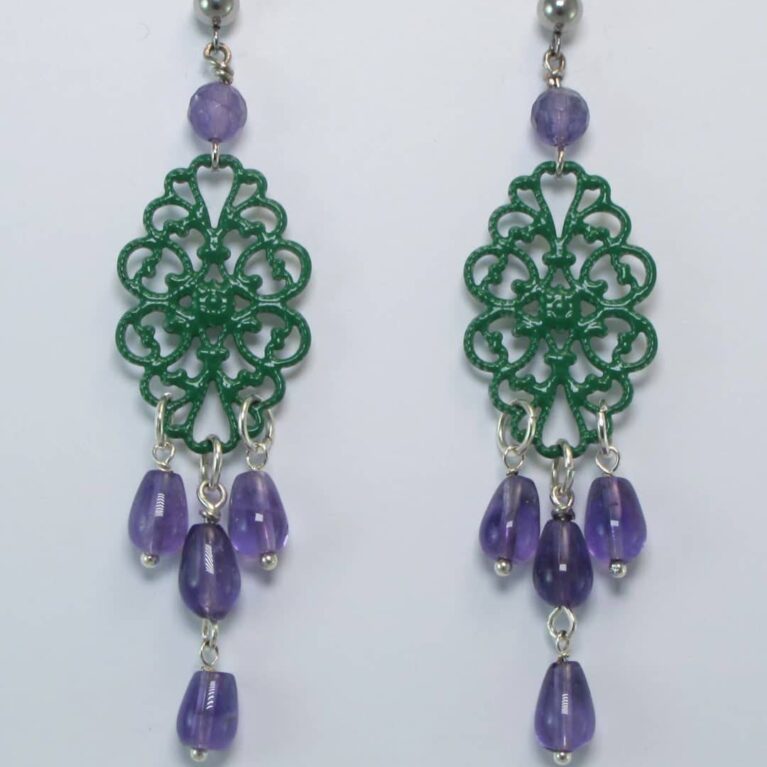 Earrings with filigree and amethyst
