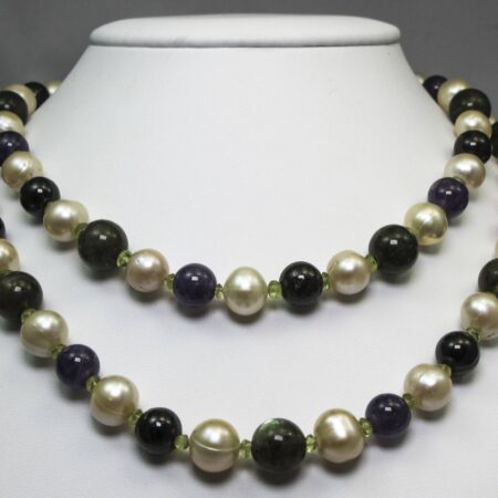Long necklace with pearls, amethyst, labradorite, garnet and peridot