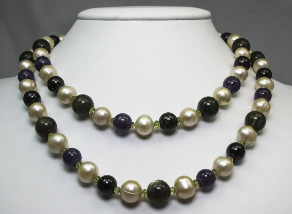 Long necklace with pearls, amethyst, labradorite, garnet and peridot