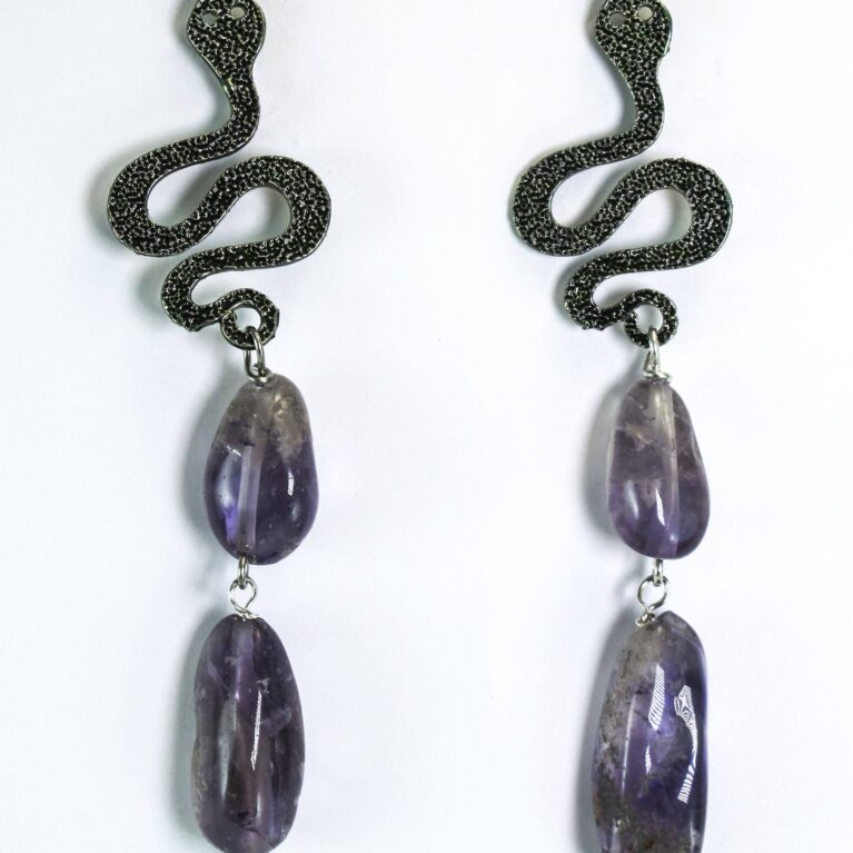 Earrings with enamelled snake and amethyst