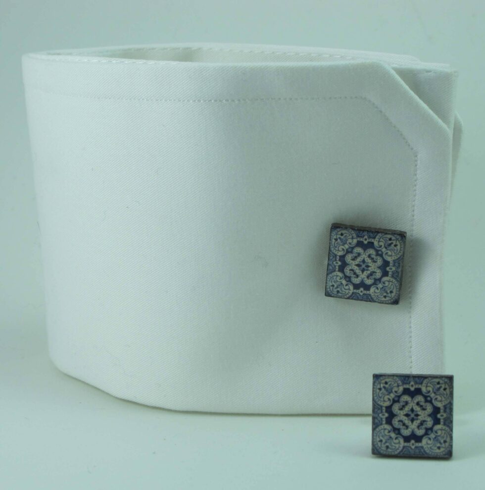 Cufflinks with enamelled lava lapilli