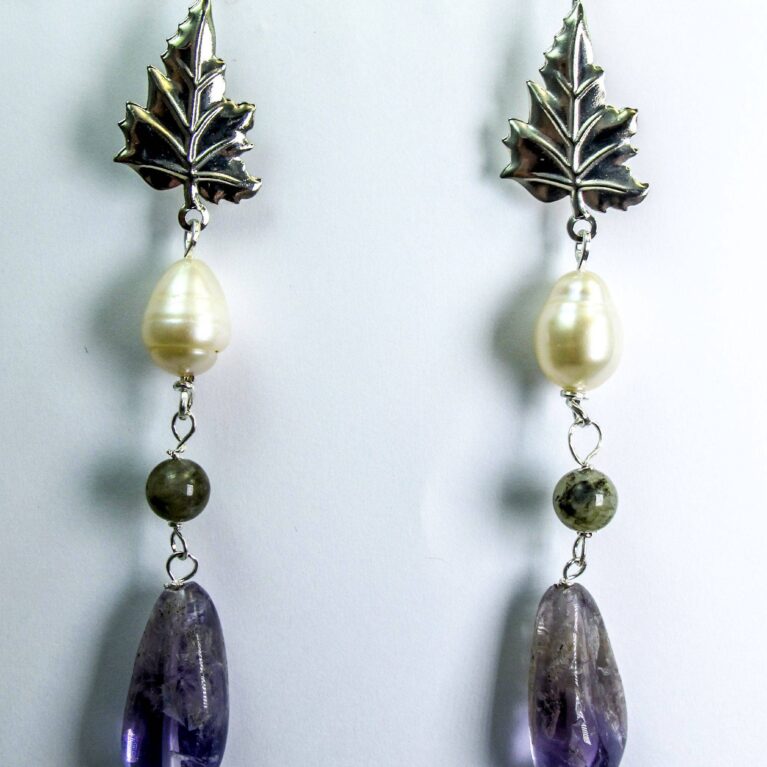 Brass earrings with pearls, amethyst and labradorite