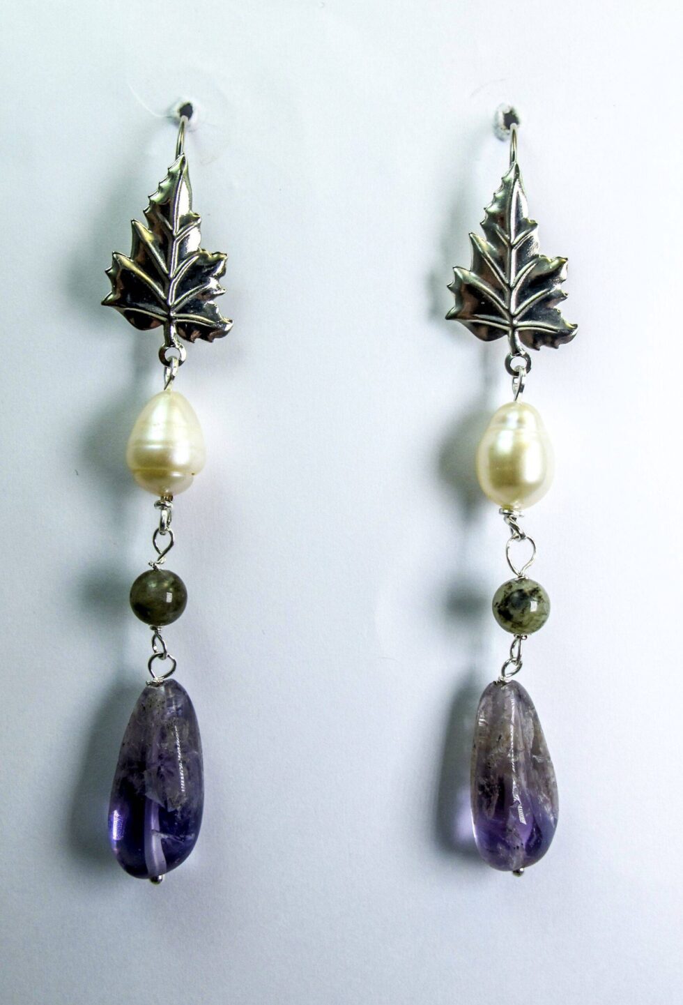 Brass earrings with pearls, amethyst and labradorite