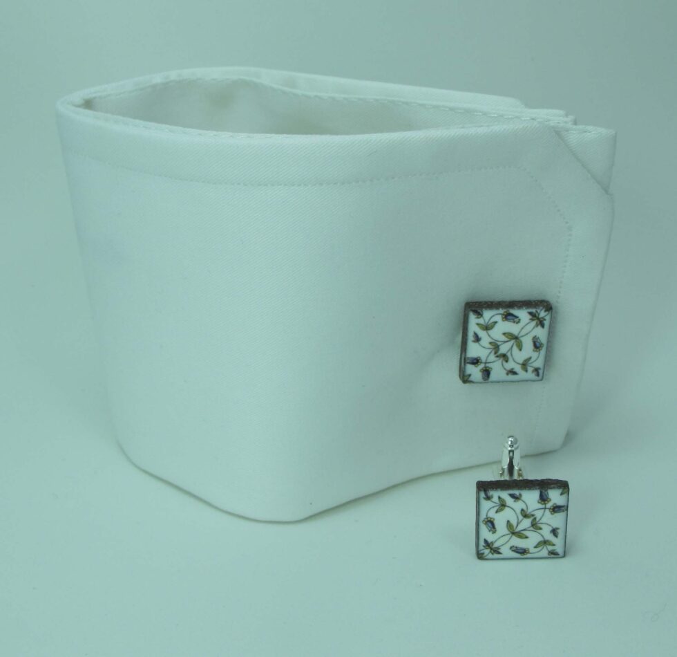 Cufflinks with enamelled lava lapilli