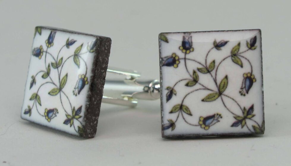 Cufflinks with enamelled lava lapilli