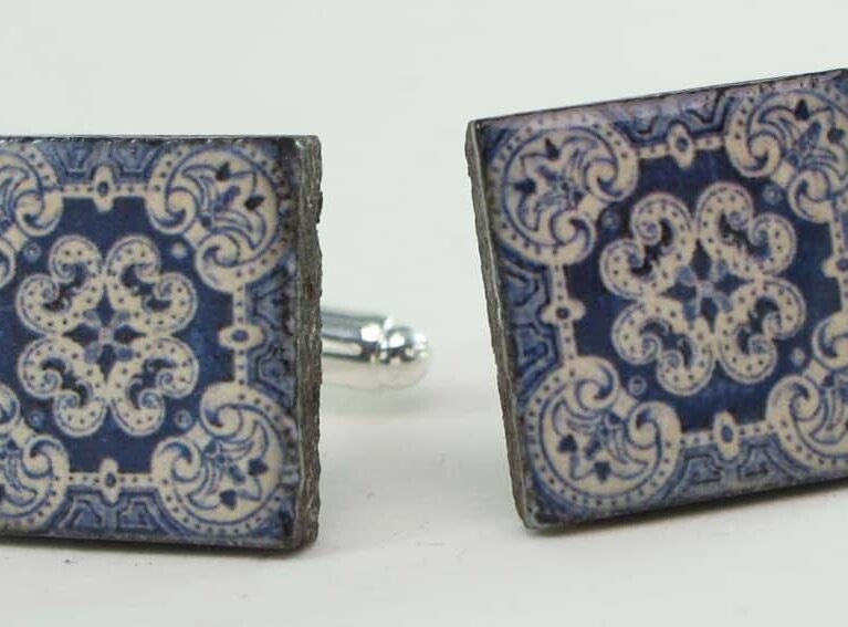 Cufflinks with enamelled lava lapilli