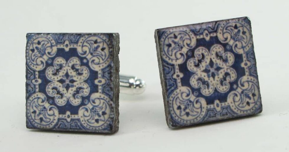Cufflinks with enamelled lava lapilli
