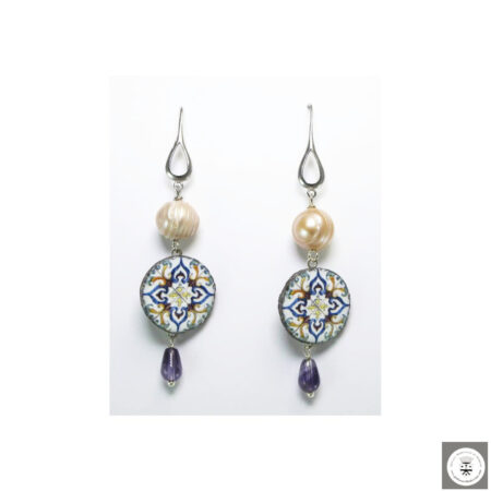 Orecchini in argento con perle, lapilli di lava e ametista