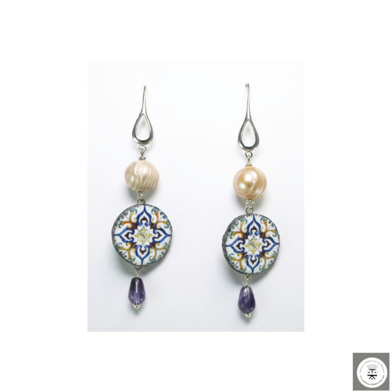 Orecchini in argento con perle, lapilli di lava e ametista