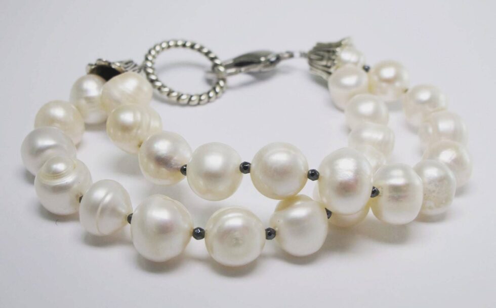 Bracelet with pearls and hematite