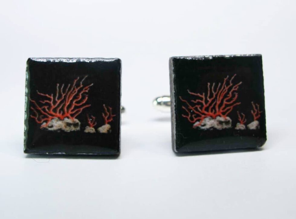 Cufflinks with enamelled lava lapilli (coral design)