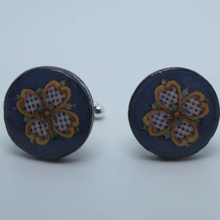 Cufflinks with enamelled lava lapilli (quatrefoil design)