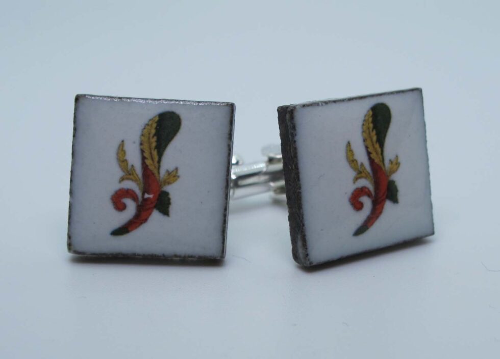 Cufflinks with enamelled lava lapilli (asso design)