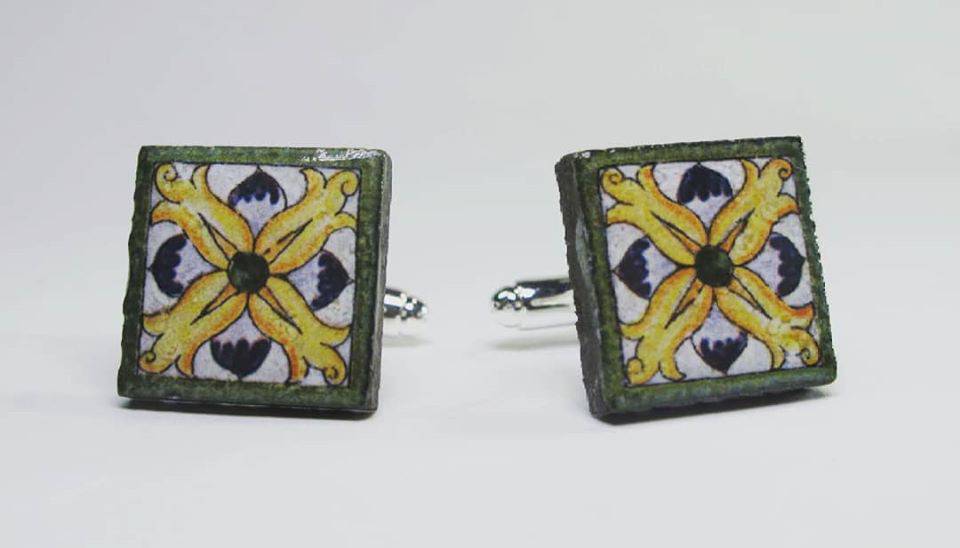 Square cufflinks with enamelled lava lapilli (lily design)