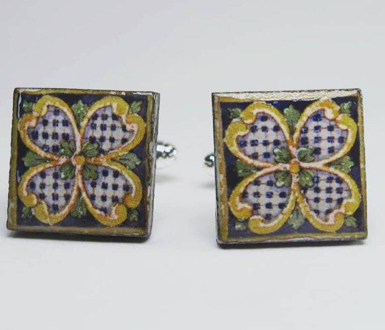 Square cufflinks with enamelled lava lapilli (quatrefoil design)