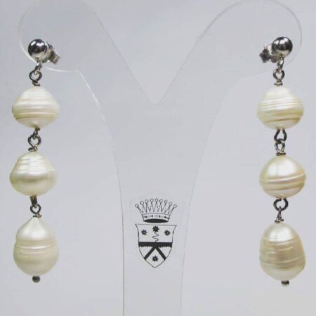 Silver earrings with three pearls