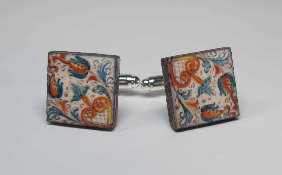 Square cufflinks with enamelled lava lapilli (Deruta design)