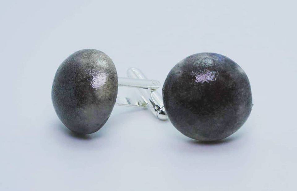 Round cufflinks with enamelled Raku ceramic