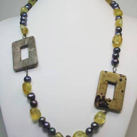 Necklace with pearls, prehnite and jasper