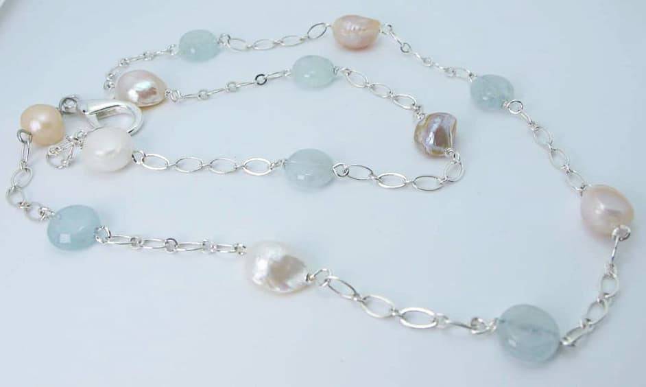 Necklace with baroque pearls and aquamarine