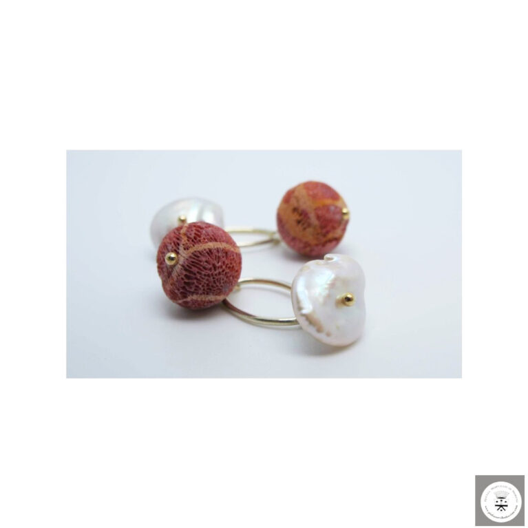 Gemelli in argento con madrepora e perle barocche