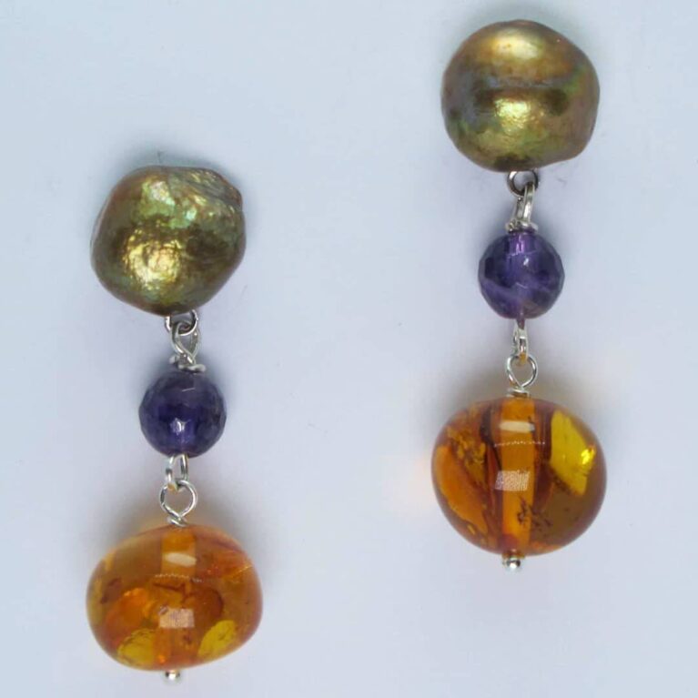 Earrings with brown pearls, amethysts and amber