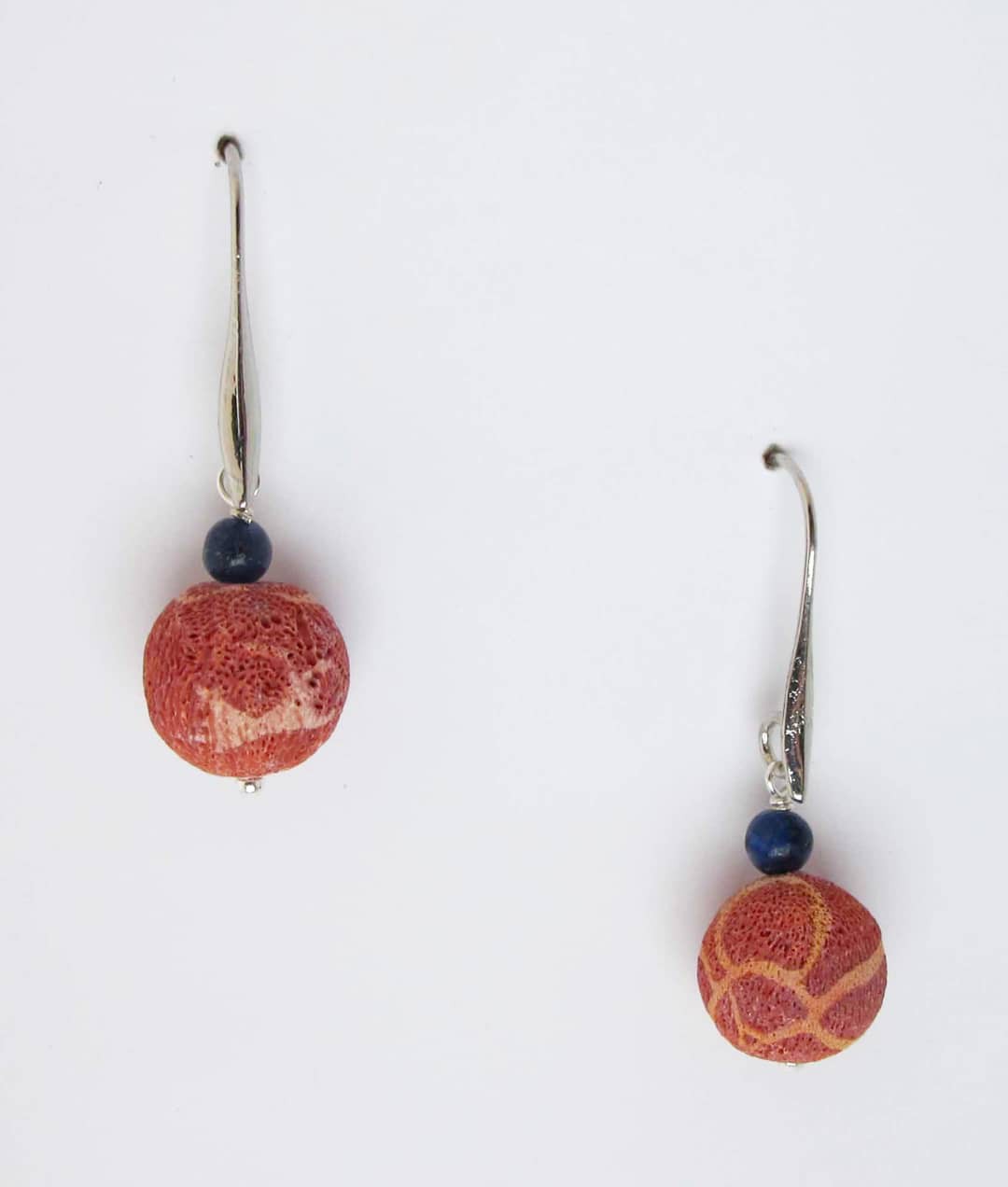 Earrings with madrepora and lapis lazuli