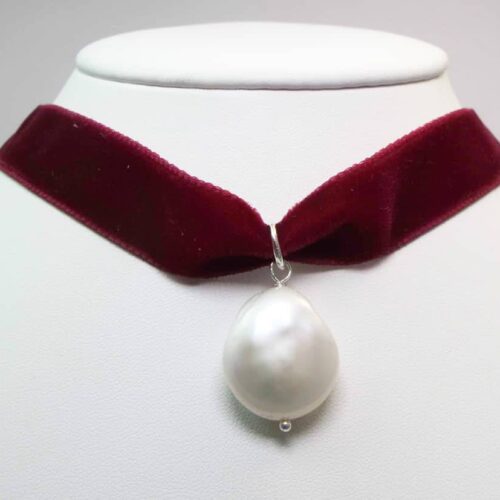 Bordeaux velvet chocker with keshi pearl