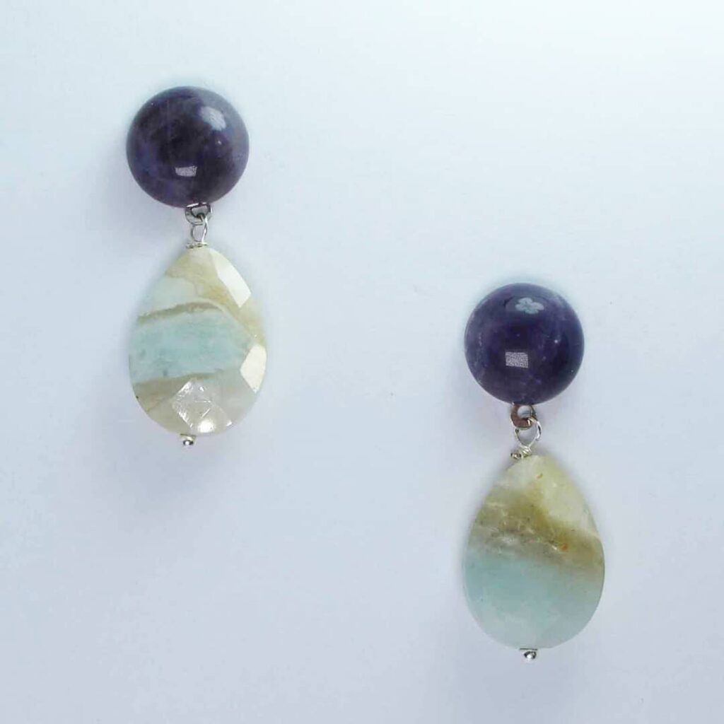 Earrings with amethyst cabochon and amazonite