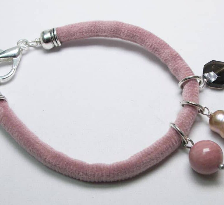 Pink velvet bracelet with baroque pearl, rhodonite and smoky quartz